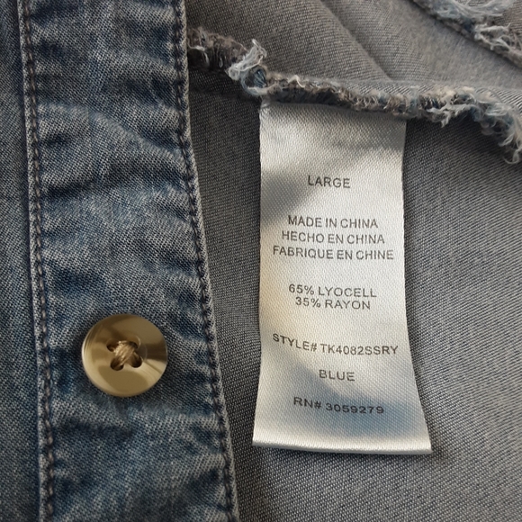 YOUNG + HEARTS SLEEVELESS CHAMBRAY SHIRT SZ L - Picture 8 of 9